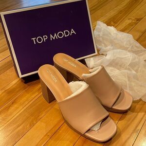 Top Moda nude faux leather faux wood grain platform heel sandals. Size 10.